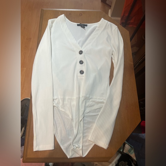 White bodysuit with brown buttons - Picture 10 of 12